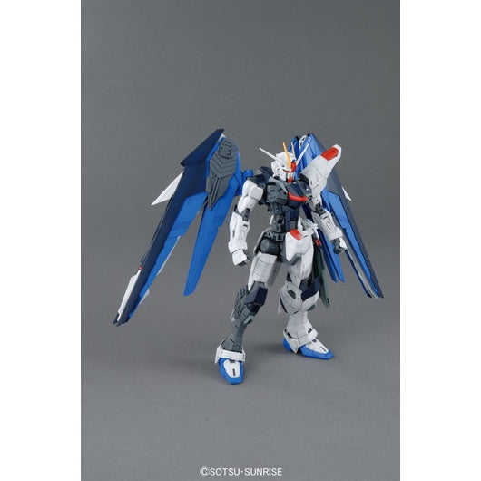 Bandai Spirits 1/100 MG Freedom Gundam Ver.2.0 - Gundam Model Kits