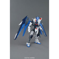 Bandai Spirits 1/100 MG Freedom Gundam Ver.2.0 - Gundam Model Kits