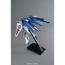 Bandai Spirits 1/100 MG Freedom Gundam Ver.2.0 - Gundam Model Kits