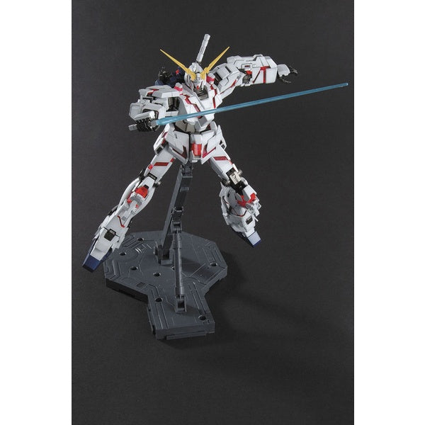 Bandai Spirits 1/100 MG Unicorn Gundam - Gundam Model Kits