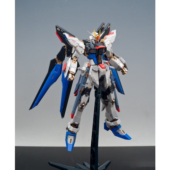 Bandai Spirits MG 1/100 STRIKE FREEDOM GUNDAM - Gundam Seed Destiny - Gundam Model Kits